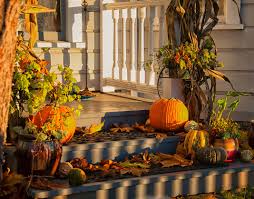 A Screen Room and Composite Deck: 5 Reasons to Build in the Fall