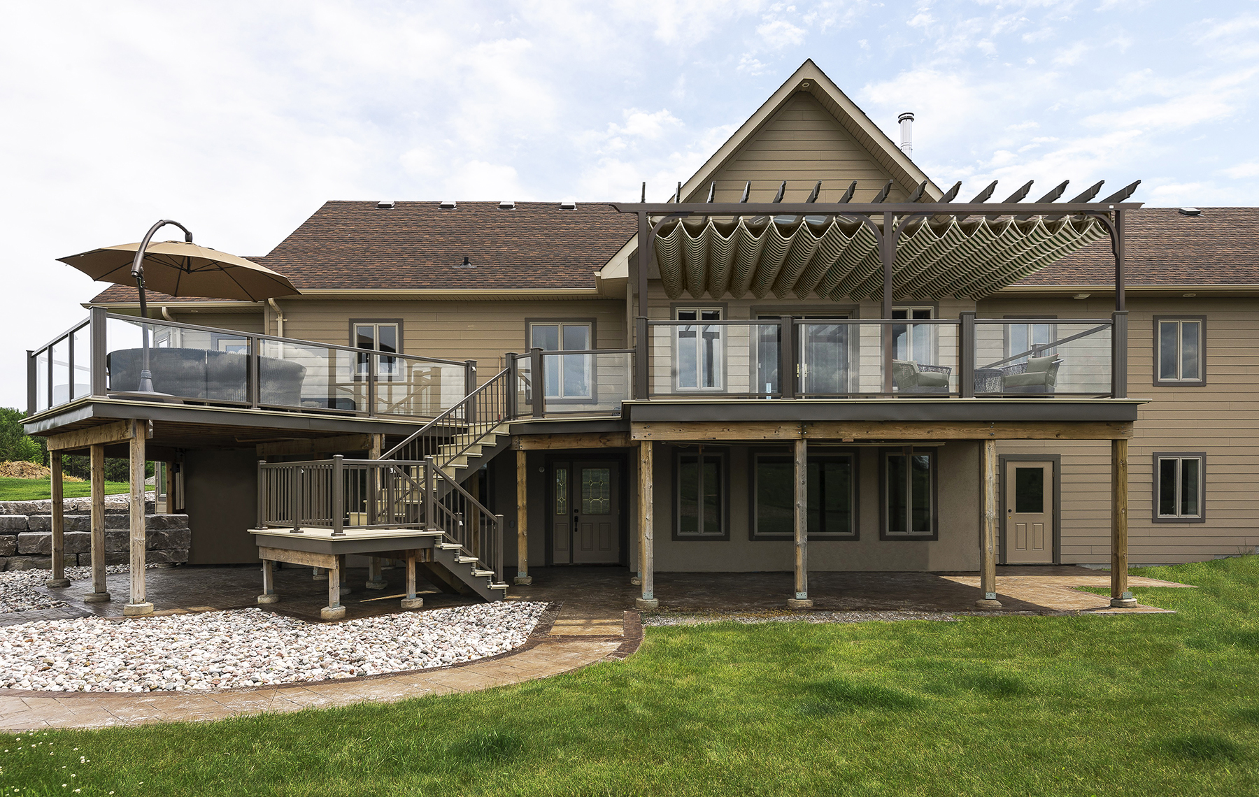 An awesome aluminum pergola with vinyl rafters made by Craft-Bilt. Also featuring Craft-Bilt aluminum decking and railing with LED lights.